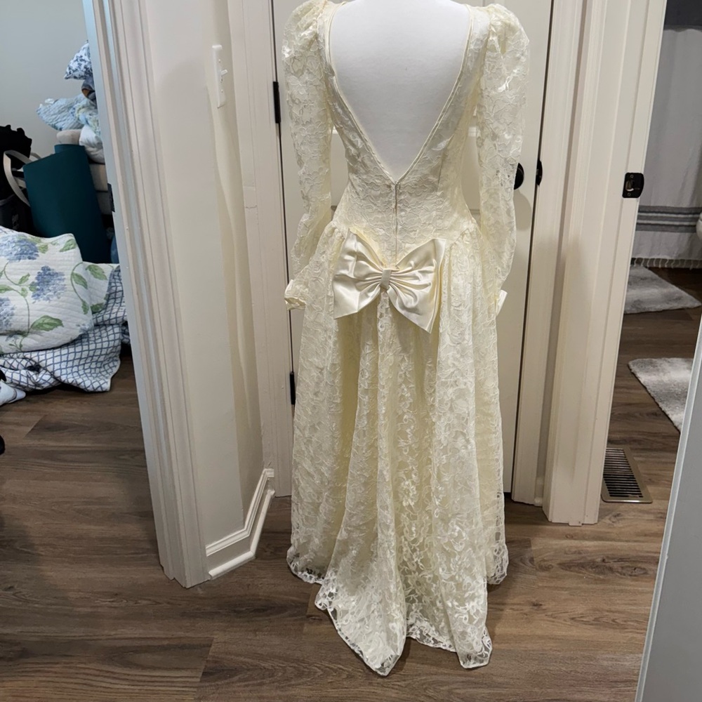 Vintage Alfred Angelo Wedding Dress - Picture 11 of 13